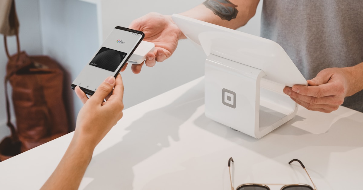 Shopify vs WooCommerce：跨境独立站建站方案深度对比